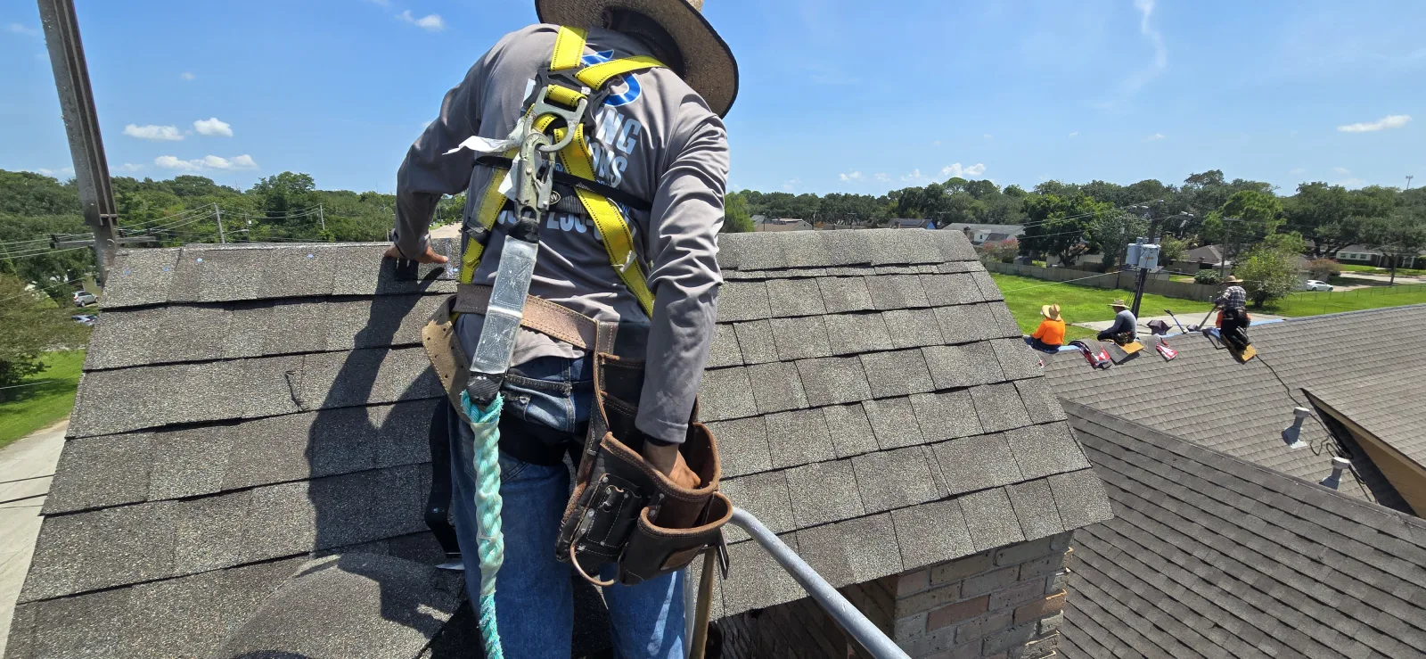 Finishing touches in La Marque with GAF HDZ in La Marque.
